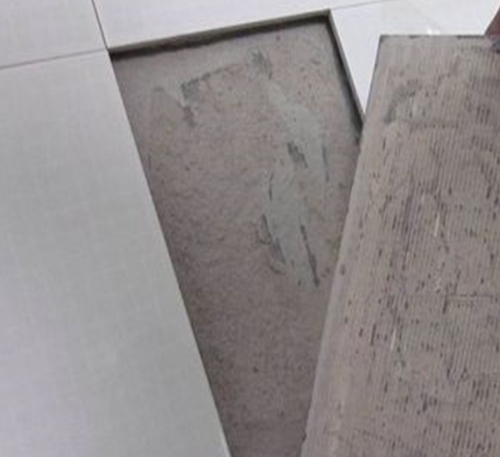 岳阳瓷砖空鼓维修公司分享瓷砖铺贴时如果打浆（即涂抹在瓷砖背面和基层上的砂浆或瓷砖胶）过少，会带来以下问题